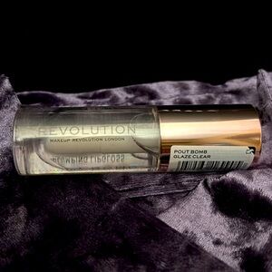 Revolution Pout Bomb Glaze